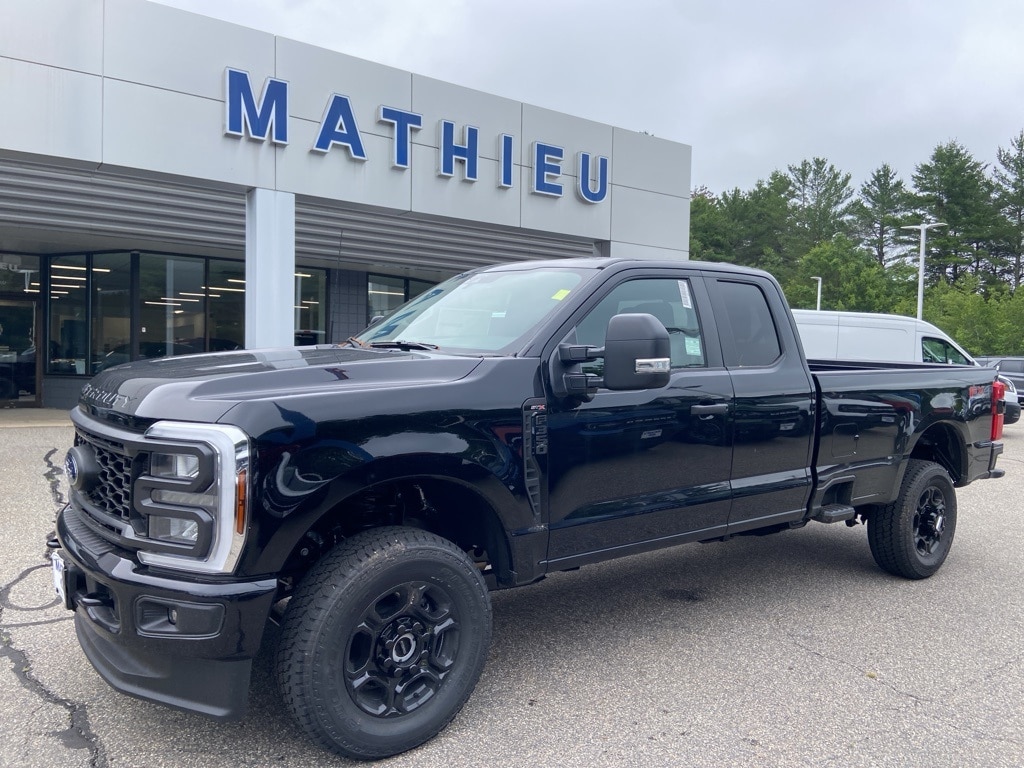 2025 Ford F-350 Super Duty XL's photo