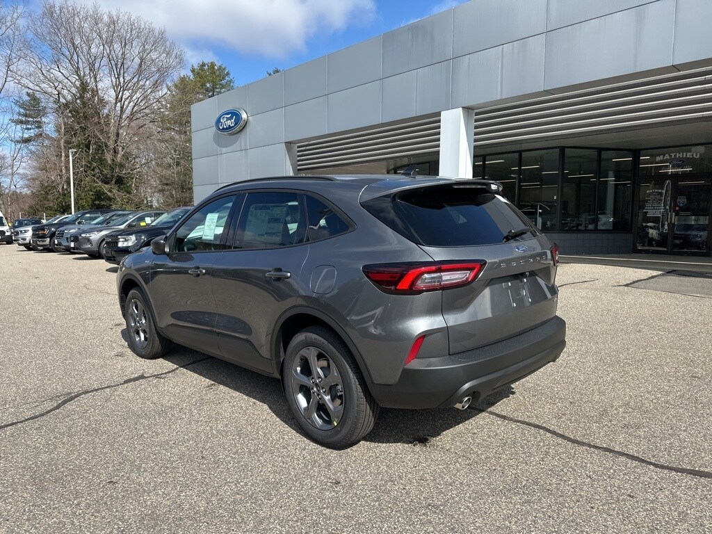 2025 Ford Escape ST-Line photo 3