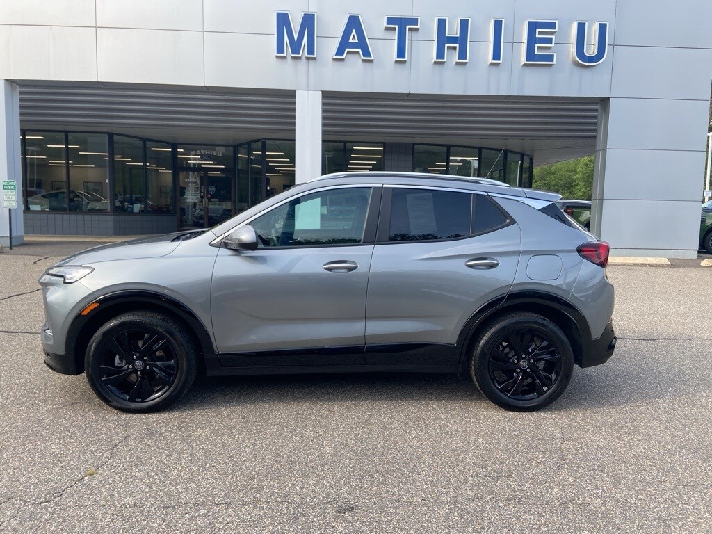 2024 Buick Encore GX Sport Touring photo 2