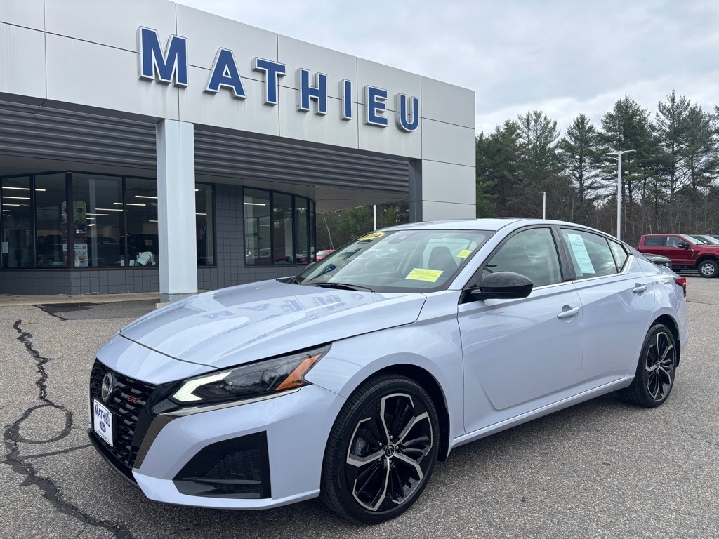 2024 Nissan Altima SR's photo