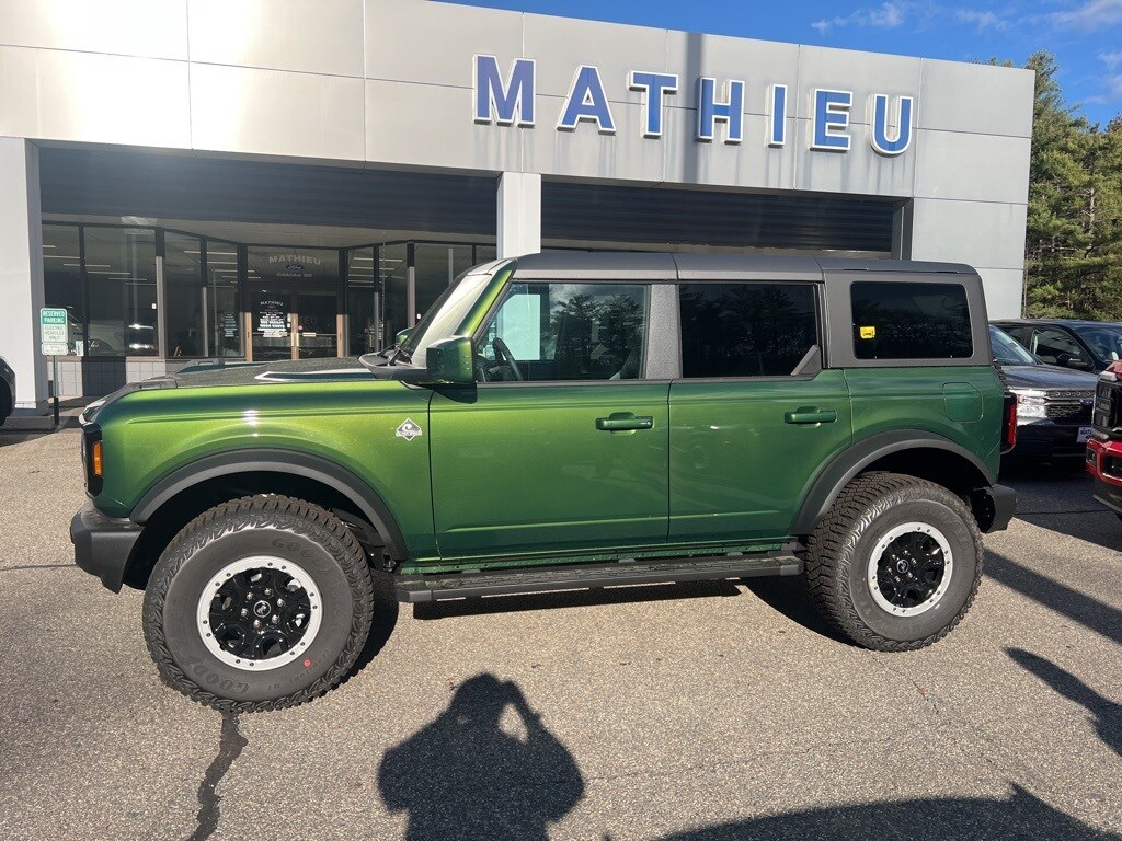 2024 Ford Bronco Outer Banks photo 2