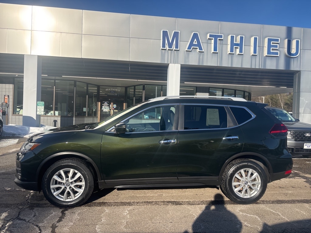 Used 2018 Nissan Rogue SV with VIN 5N1AT2MV2JC809945 for sale in Winchendon, MA