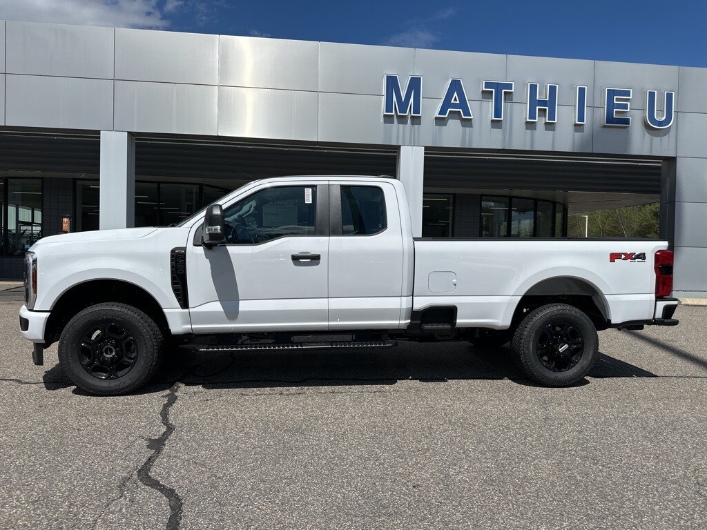 2025 Ford F-350 XL photo 2