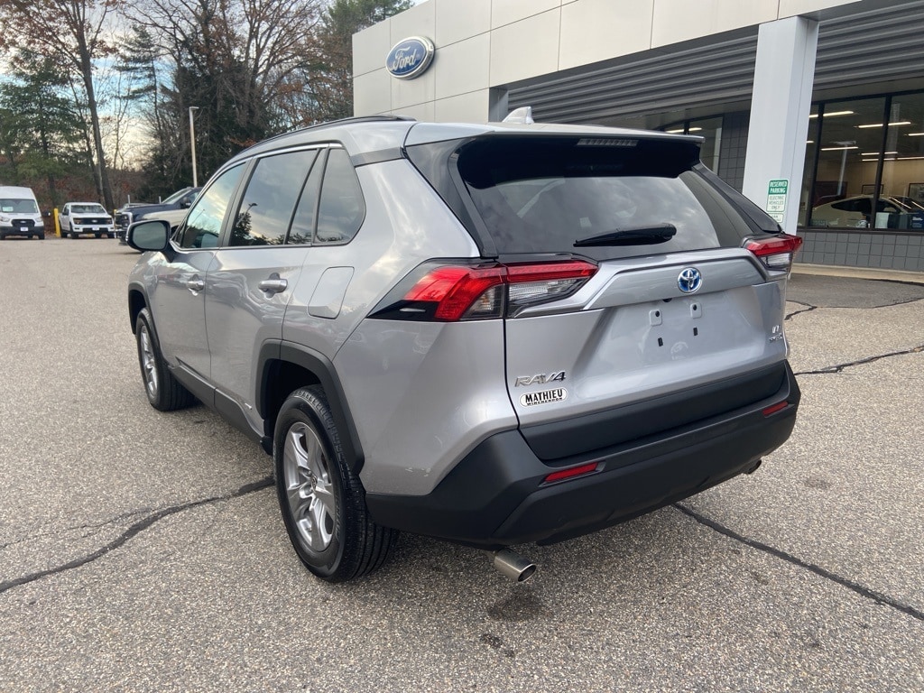 2022 Toyota RAV4 Hybrid LE photo 3