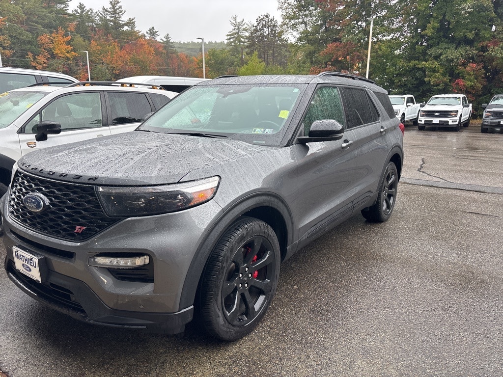 2023 Ford Explorer ST's photo