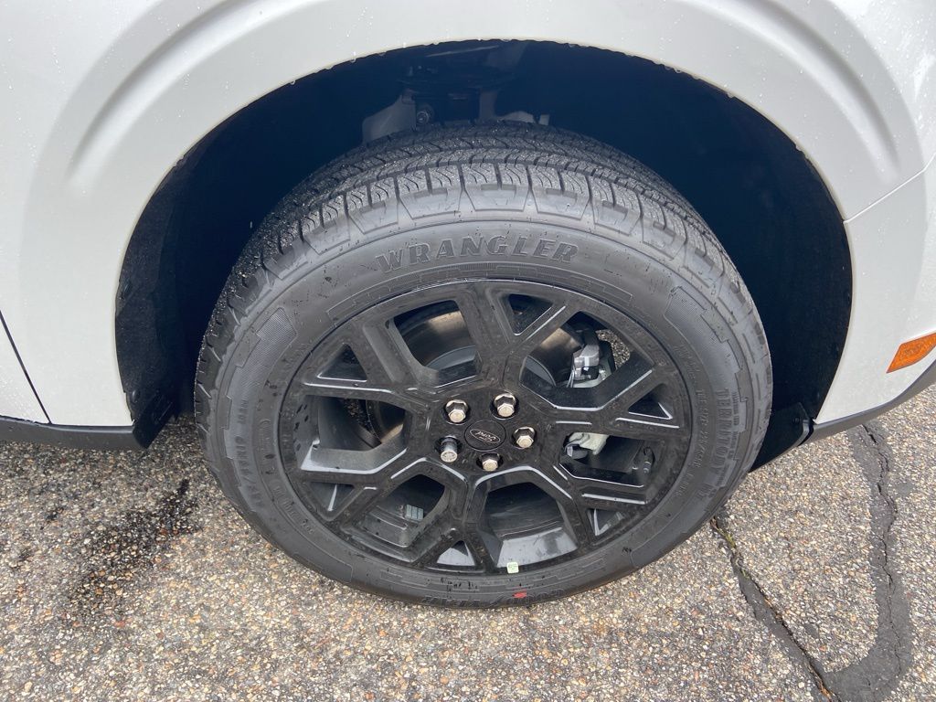 2025 Ford Maverick XLT - Photo 13