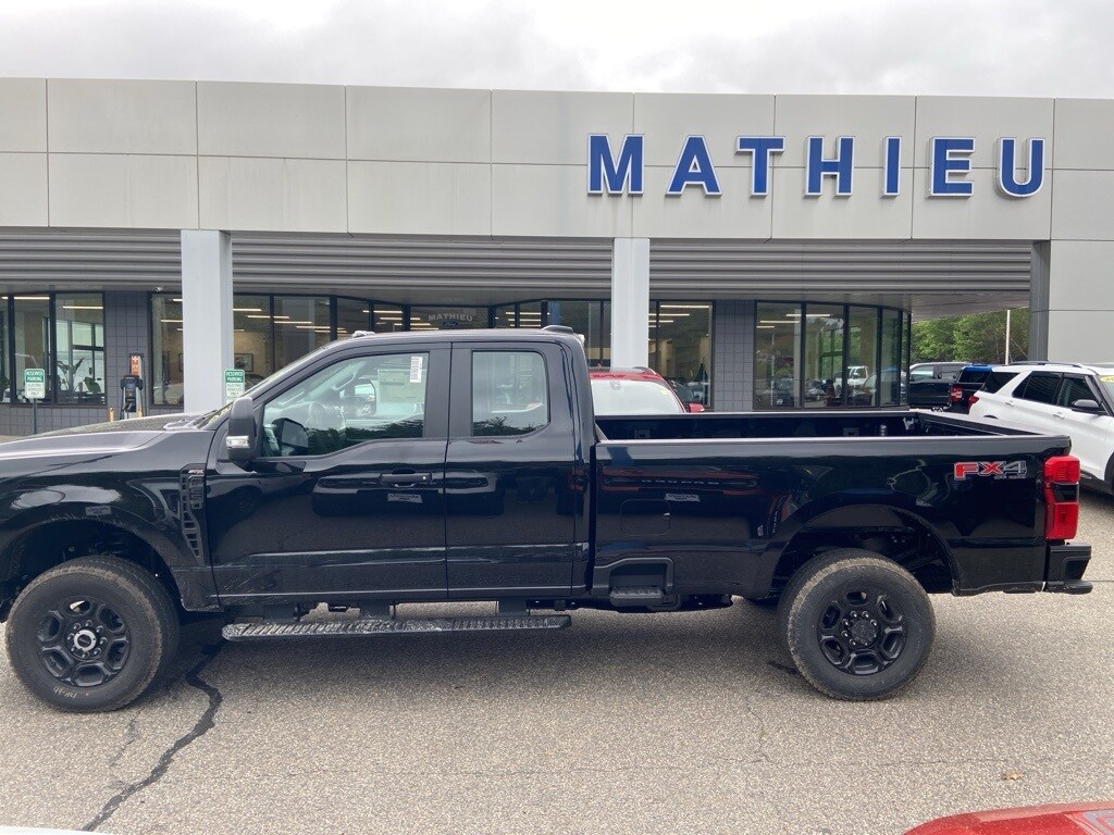 2025 Ford F-250 XL photo 2