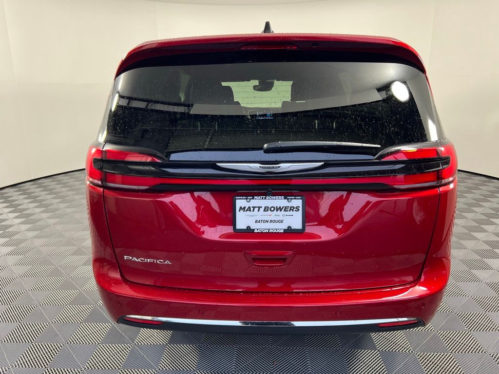 2026 Chrysler Pacifica photo 4