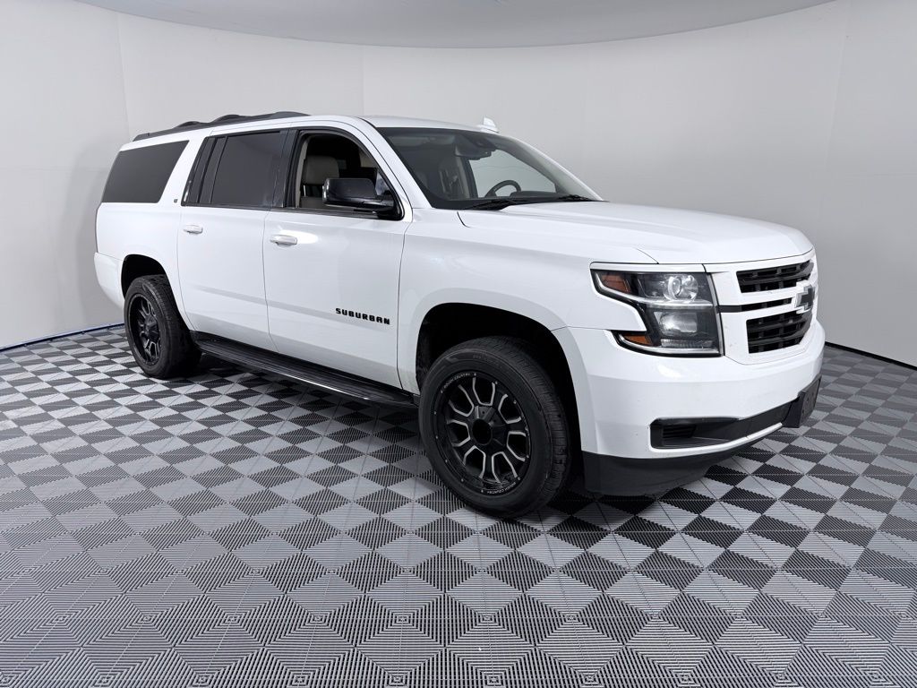 2018 Chevrolet Suburban LT photo 2