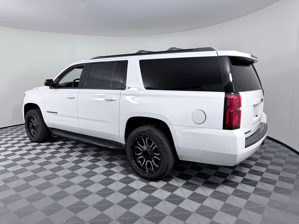 2018 Chevrolet Suburban LT photo 4