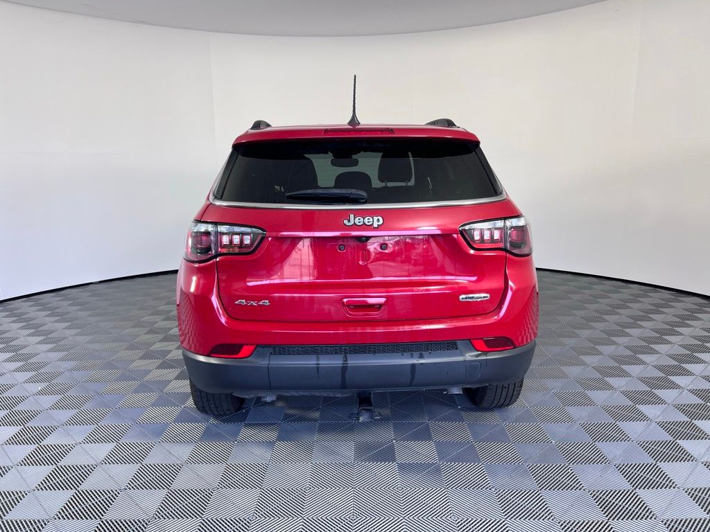 2023 Jeep Compass Latitude Lux photo 2