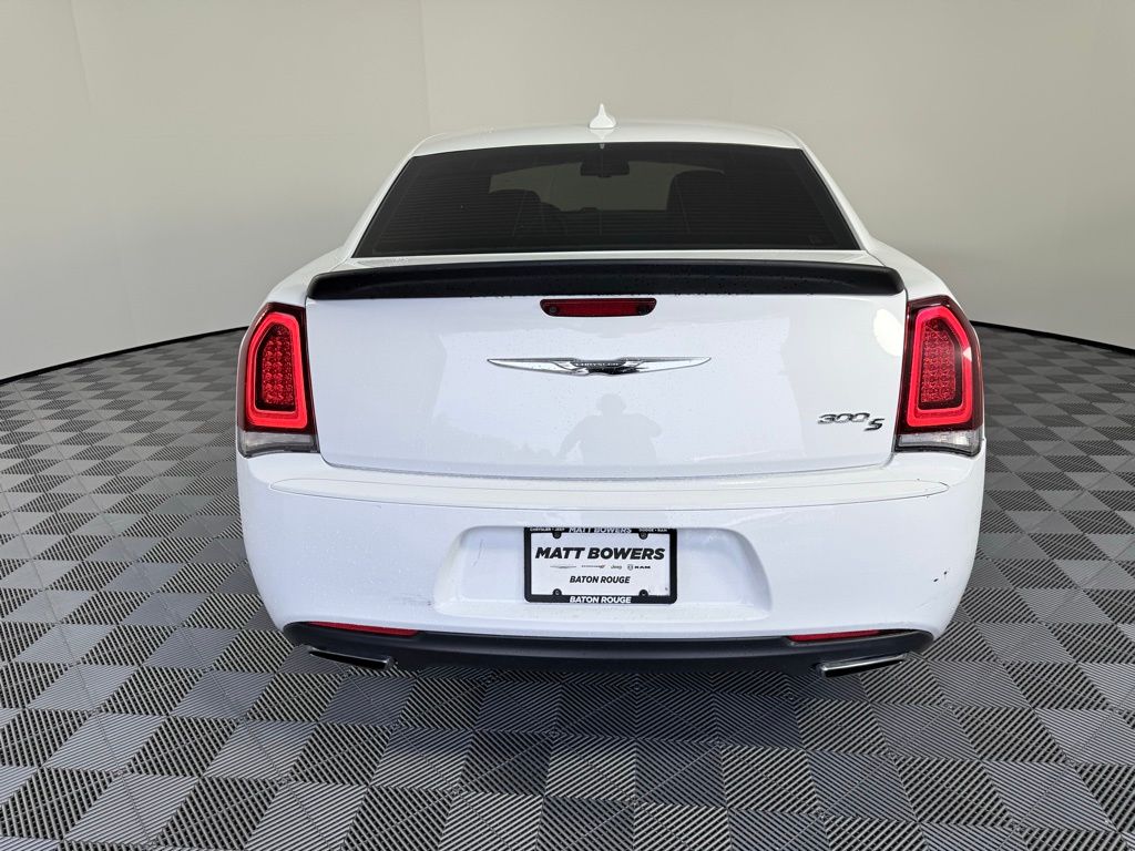 2018 Chrysler 300 S photo 4