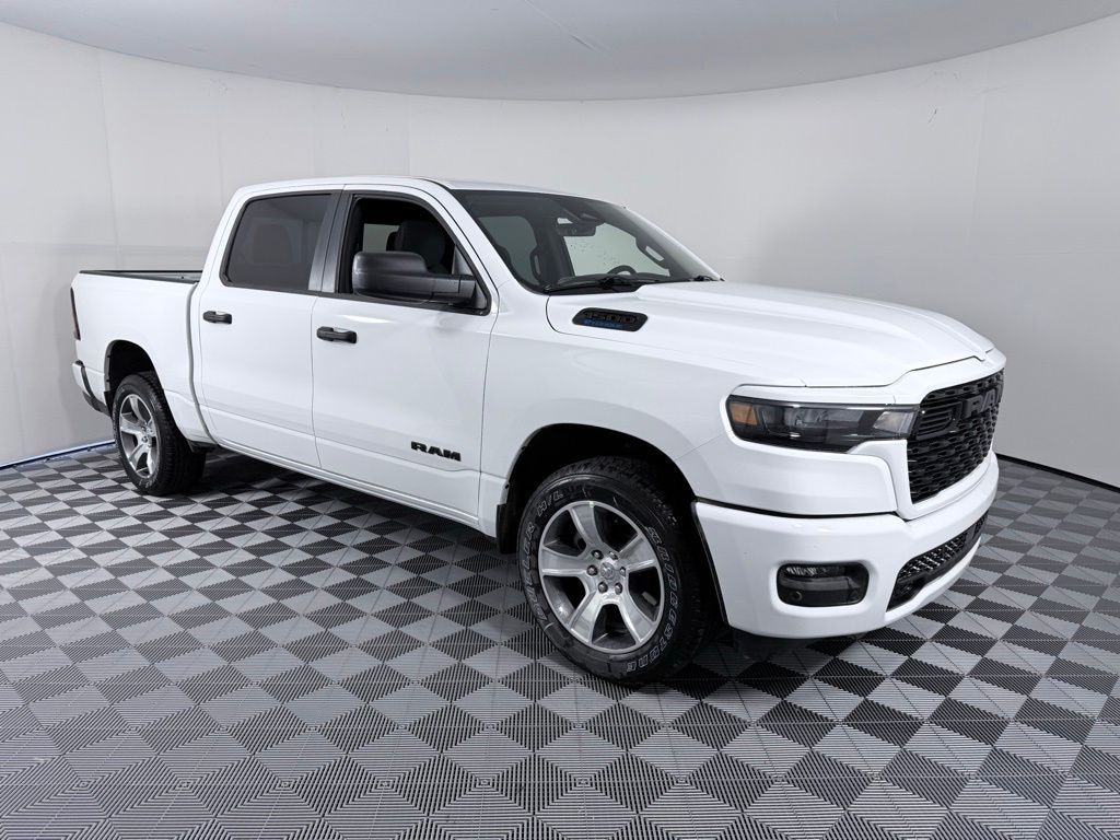New 2026 Ram 1500 EXPRESS CREW CAB 4X2 5'7 BOX Pickup