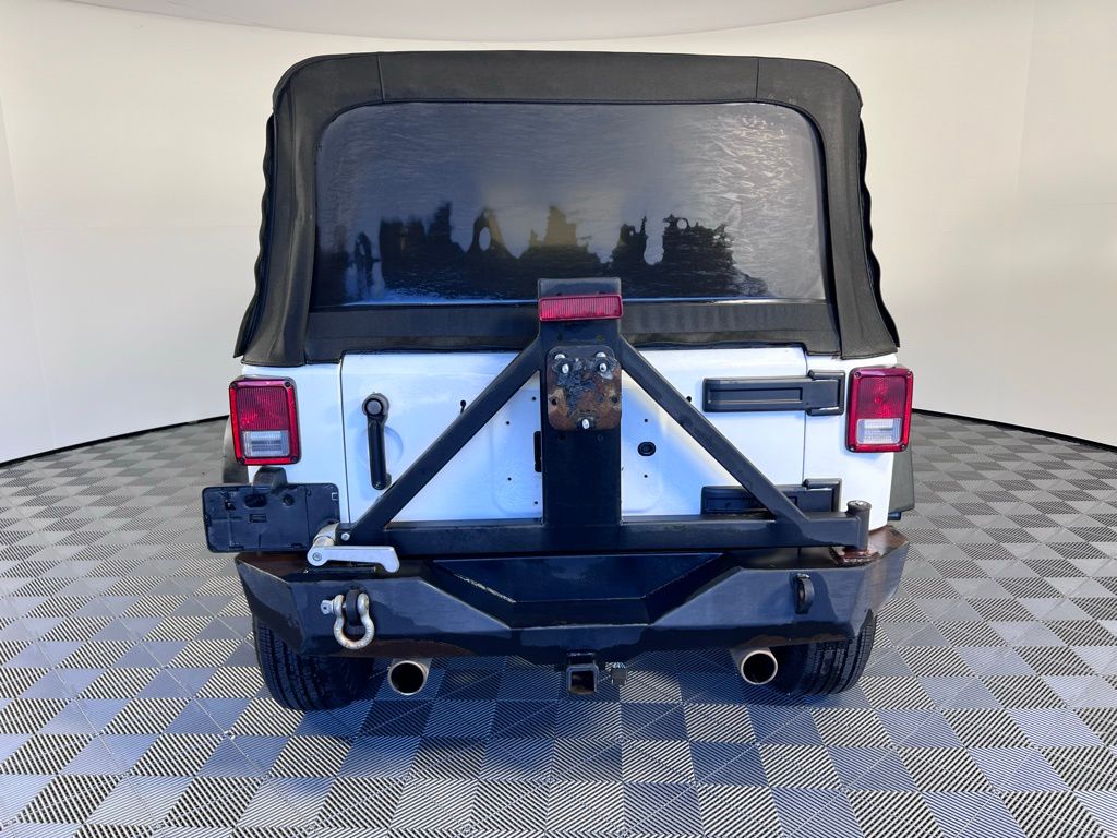 2015 Jeep Wrangler Unlimited Rubicon photo 3