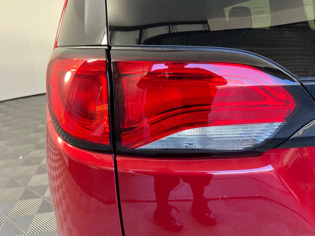 2026 Chrysler Voyager LX photo 4