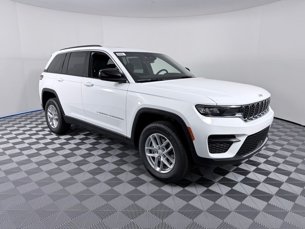 New 2025 Jeep Grand Cherokee LAREDO X 4X4 Sport Utility
