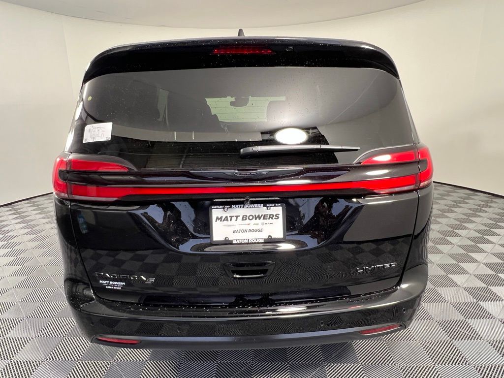 2026 Chrysler Pacifica Limited photo 2