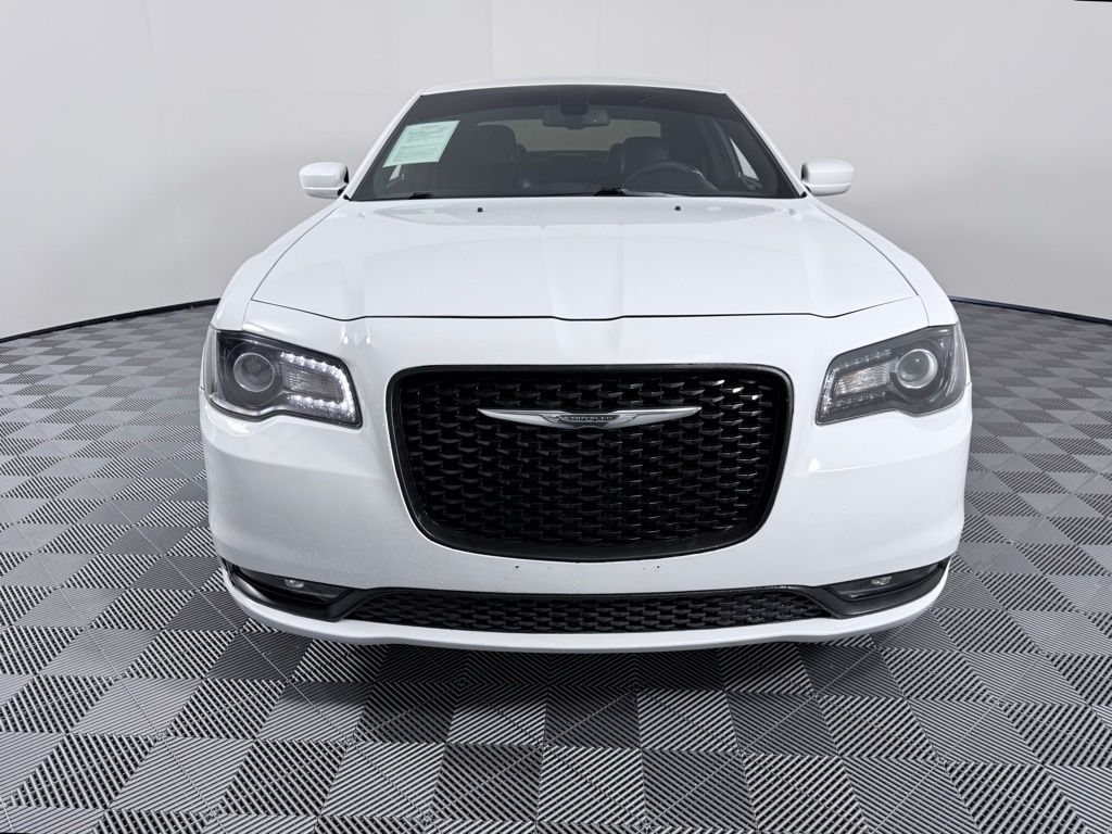 2018 Chrysler 300 S photo 3