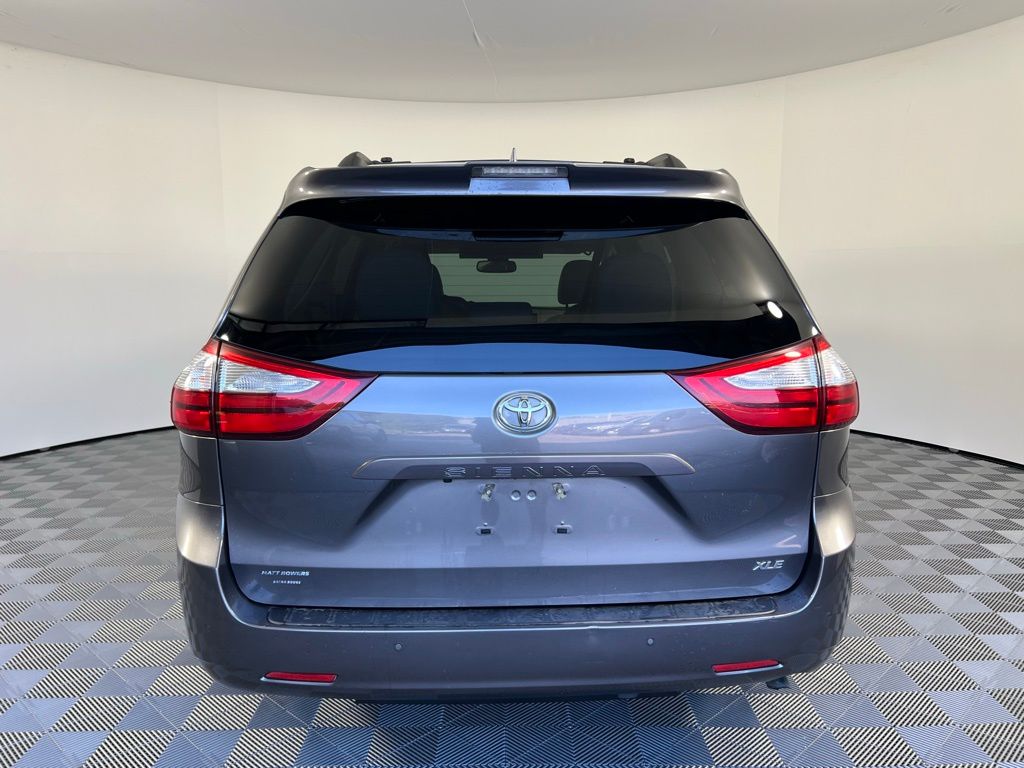 2018 Toyota Sienna L photo 4