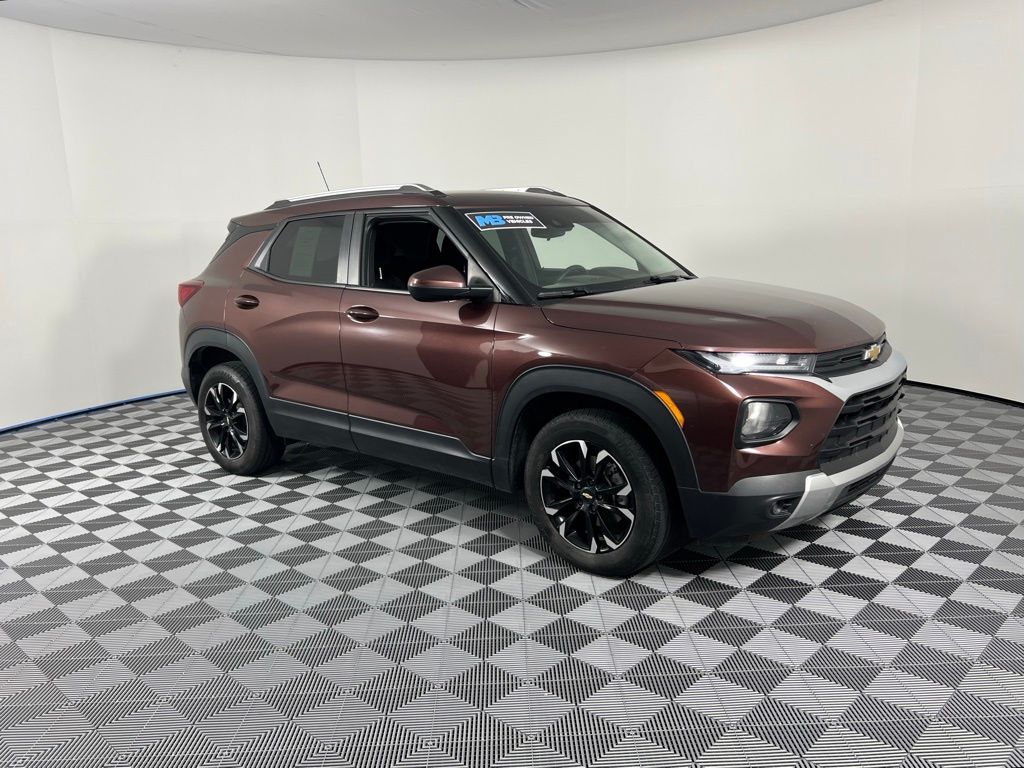 2022 Chevrolet Trailblazer LT photo 2