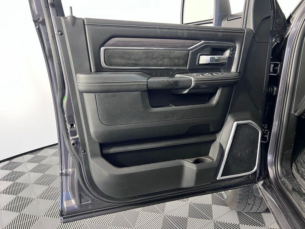 2026 RAM 2500 Laramie - Photo 9