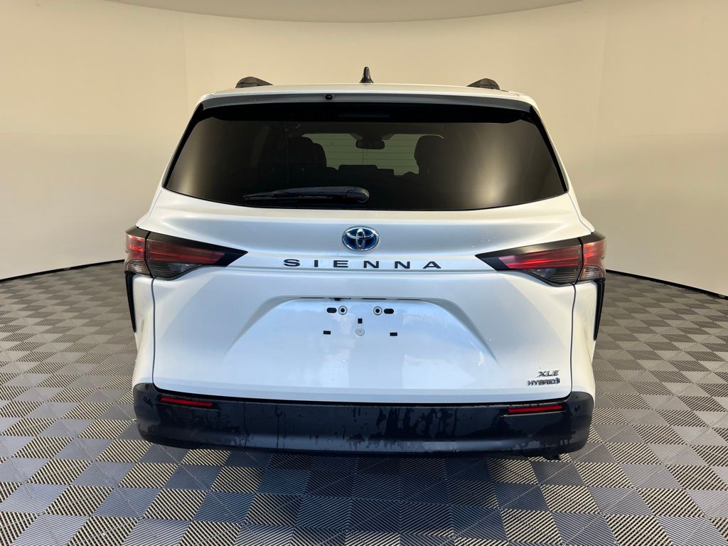 2021 Toyota Sienna XLE photo 4