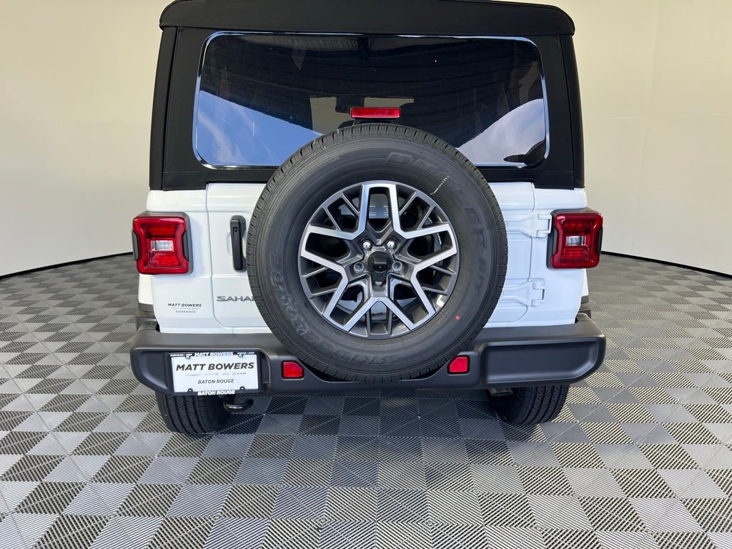 2025 Jeep Wrangler Sahara photo 2