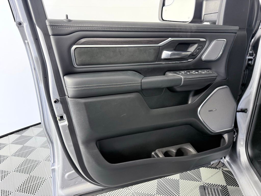 2026 RAM 1500 Laramie - Photo 9