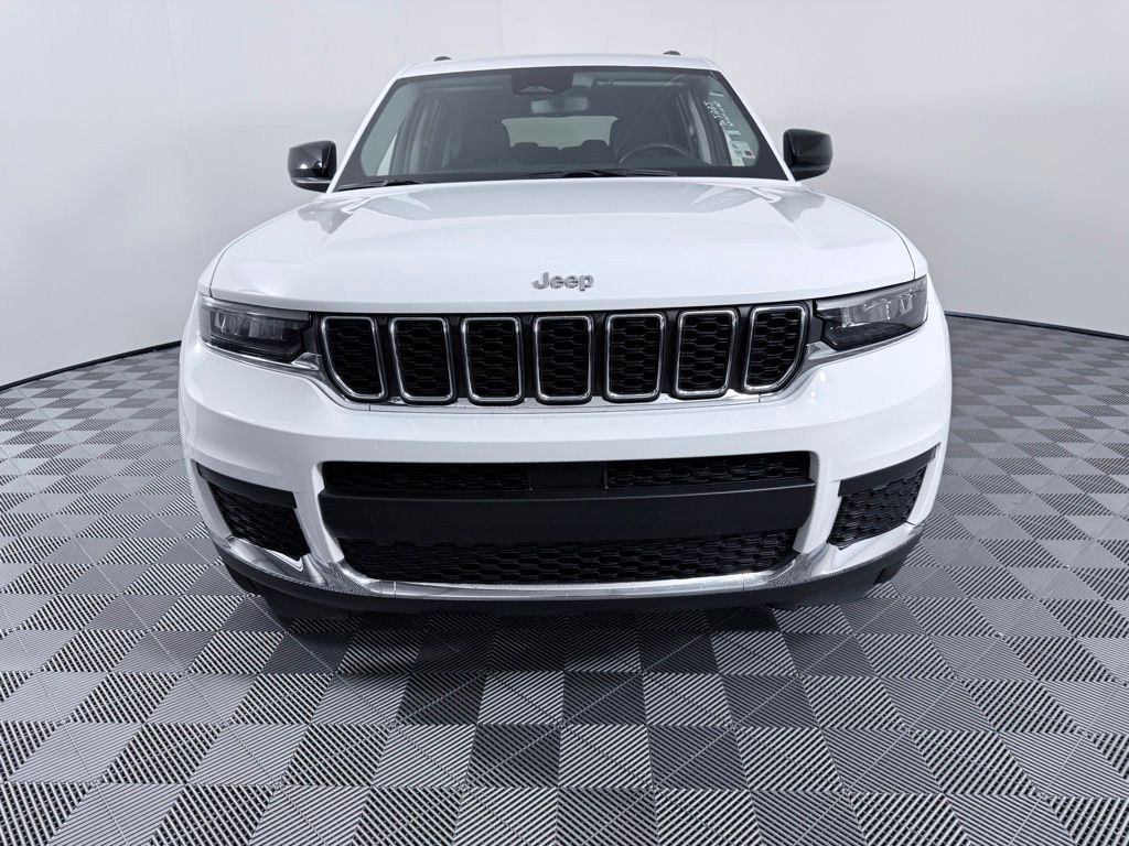 2023 Jeep Grand Cherokee Laredo Altitude photo 2