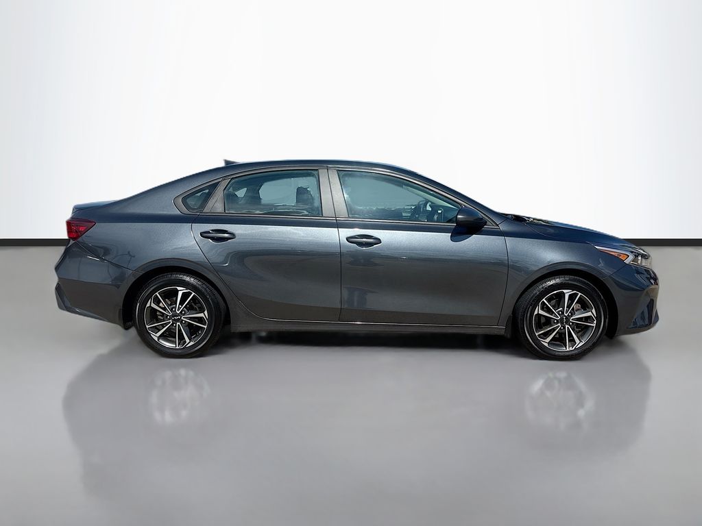 2023 Kia Forte LXS photo 4