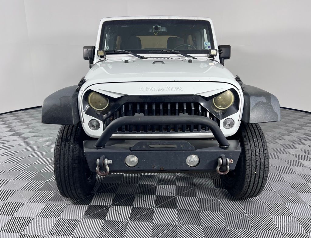 2015 Jeep Wrangler Unlimited Rubicon photo 2
