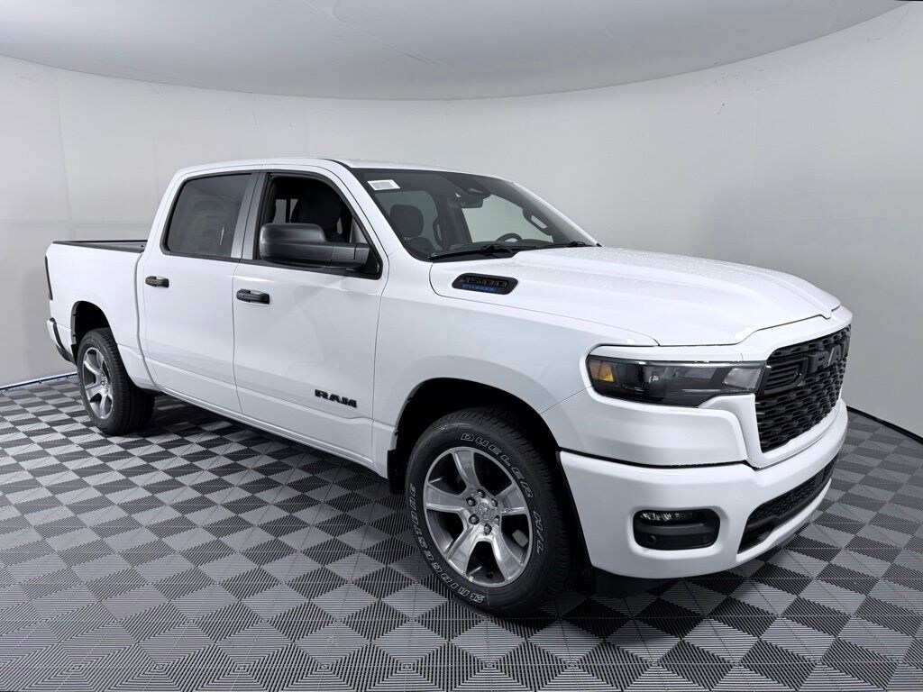 New 2026 Ram 1500 EXPRESS CREW CAB 4X2 5'7 BOX Pickup