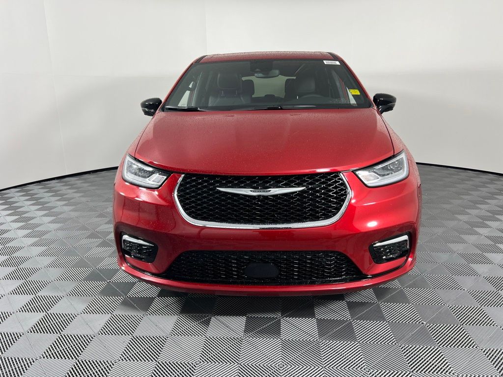 2026 Chrysler Pacifica photo 3