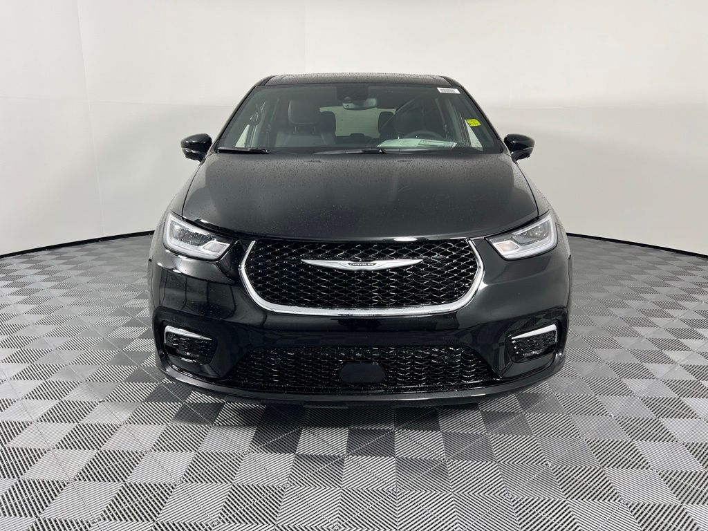 2026 Chrysler Pacifica photo 2