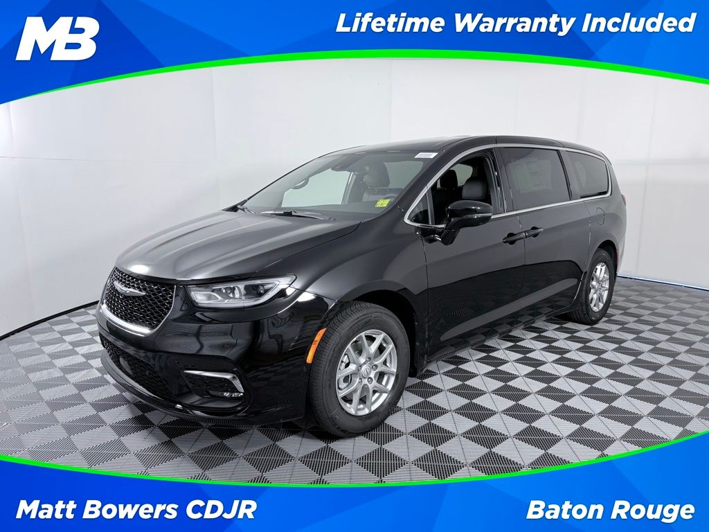 2026 Chrysler Pacifica Select's photo