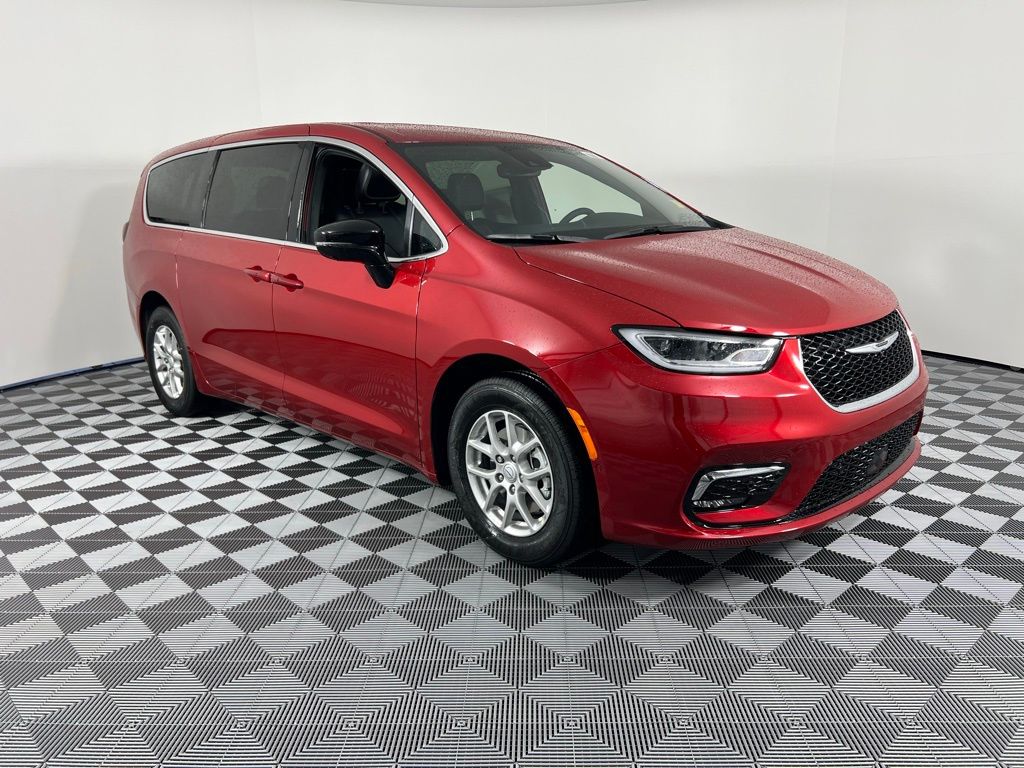 2026 Chrysler Pacifica photo 2