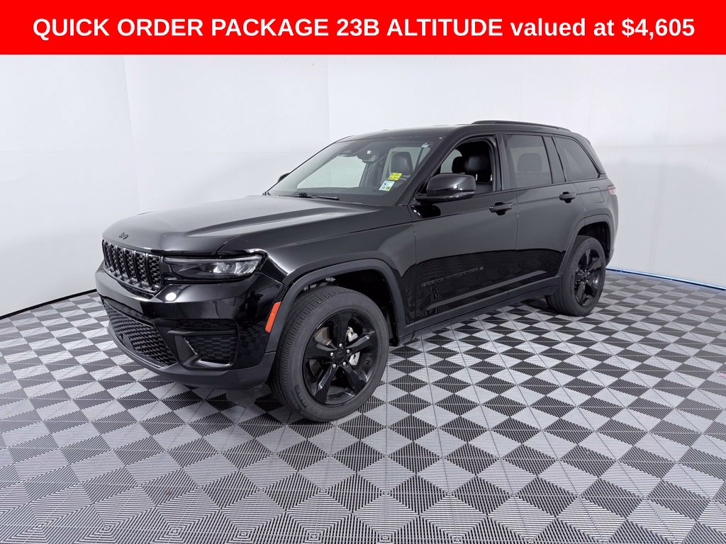 Used 2023 Jeep Grand Cherokee Laredo SUV