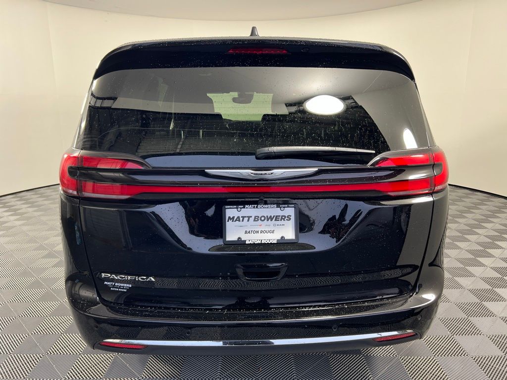 2026 Chrysler Pacifica photo 3