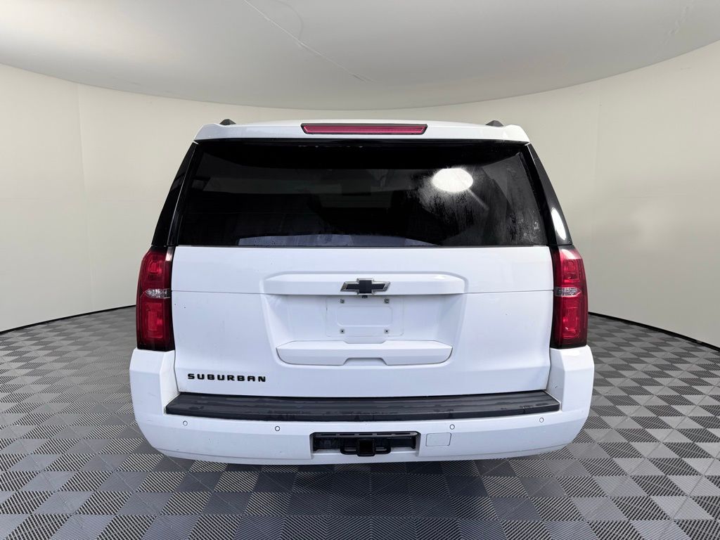 2018 Chevrolet Suburban LT photo 3