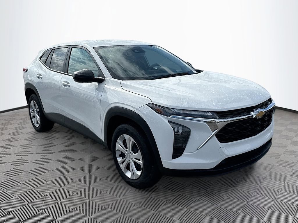 2025 Chevrolet Trax LS photo 3