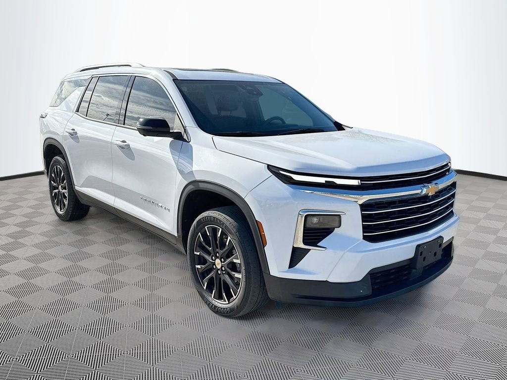 Used 2025 Chevrolet Traverse LT SUV