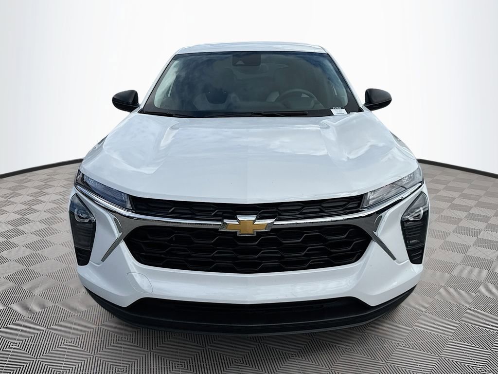 2025 Chevrolet Trax LS photo 2