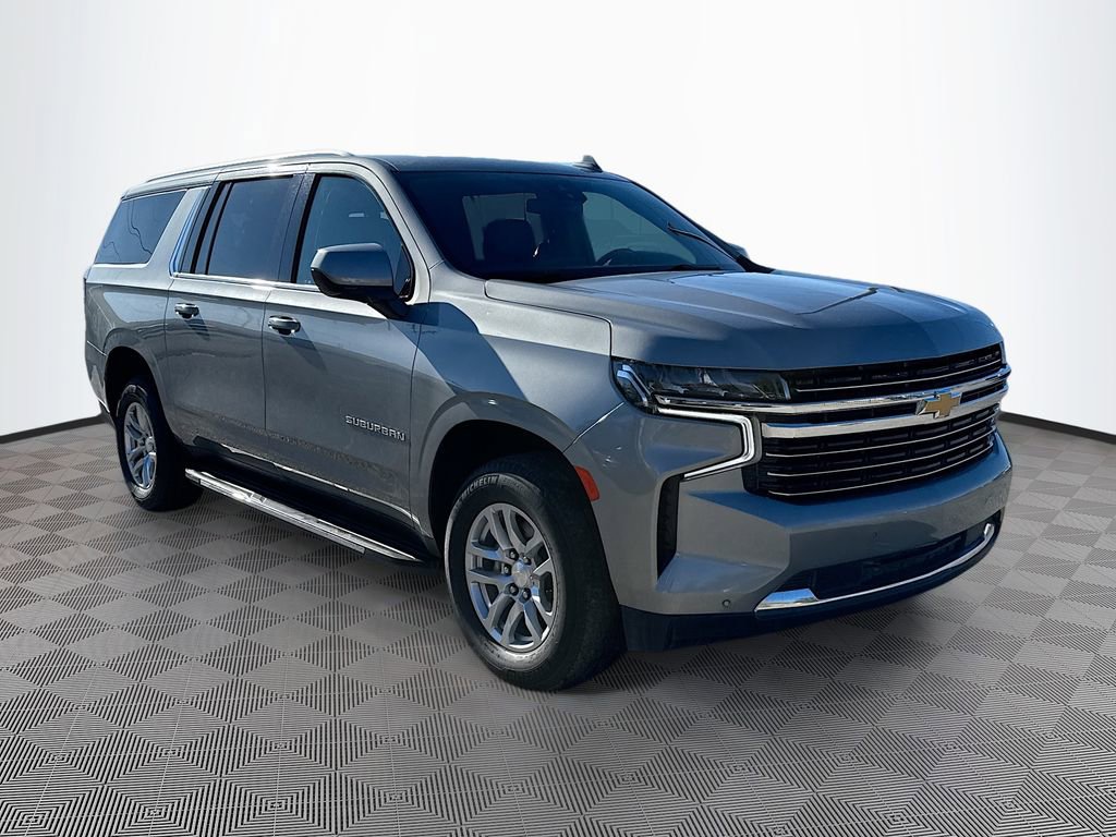 2023 Chevrolet Suburban LT photo 3