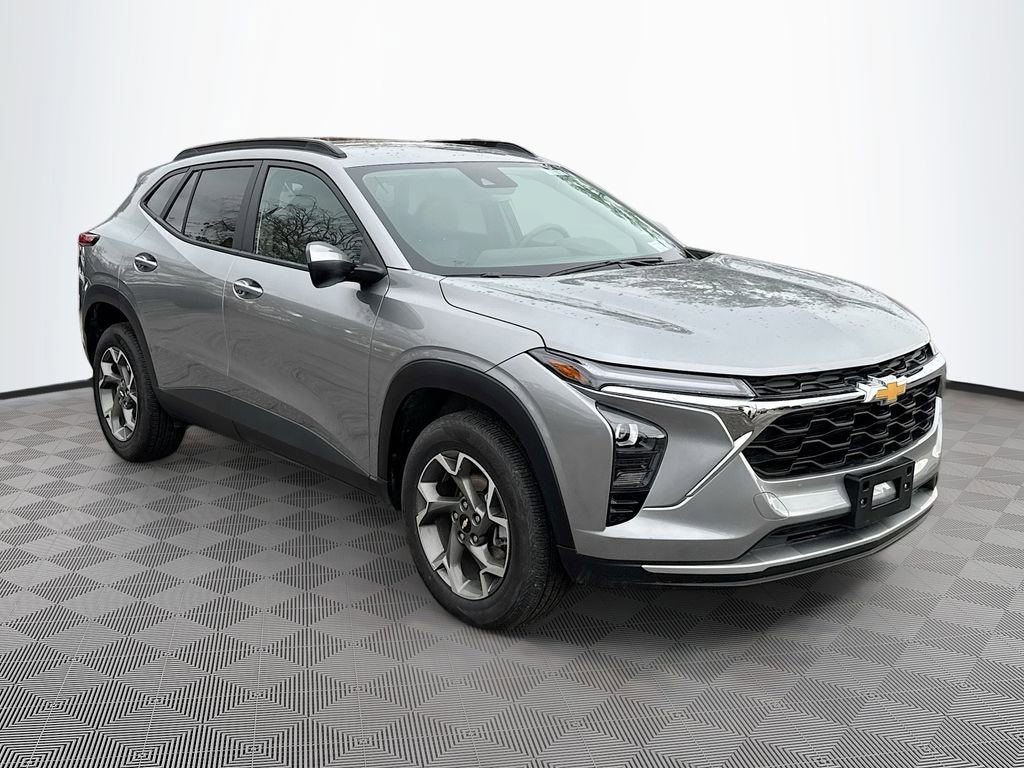 Used 2025 Chevrolet Trax LT SUV