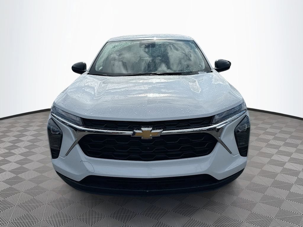 2025 Chevrolet Trax LS photo 2