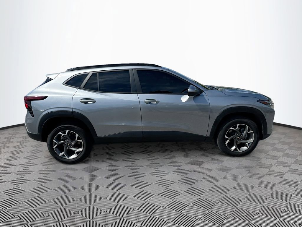2025 Chevrolet Trax LT photo 4