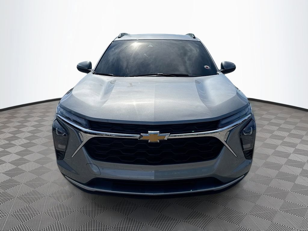 2025 Chevrolet Trax LT photo 2