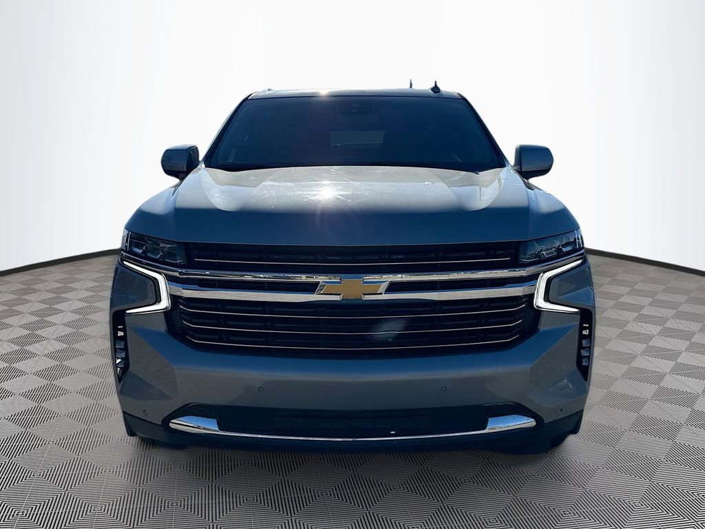 2023 Chevrolet Suburban LT photo 2