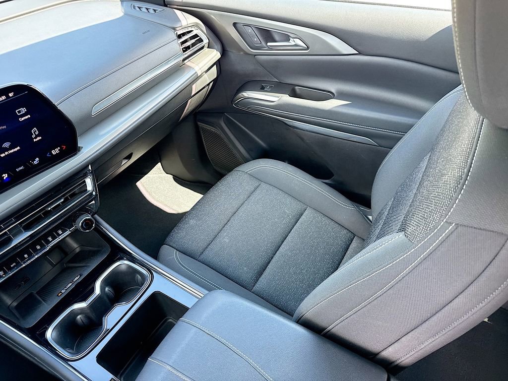 2025 Chevrolet Traverse LT - Photo 22