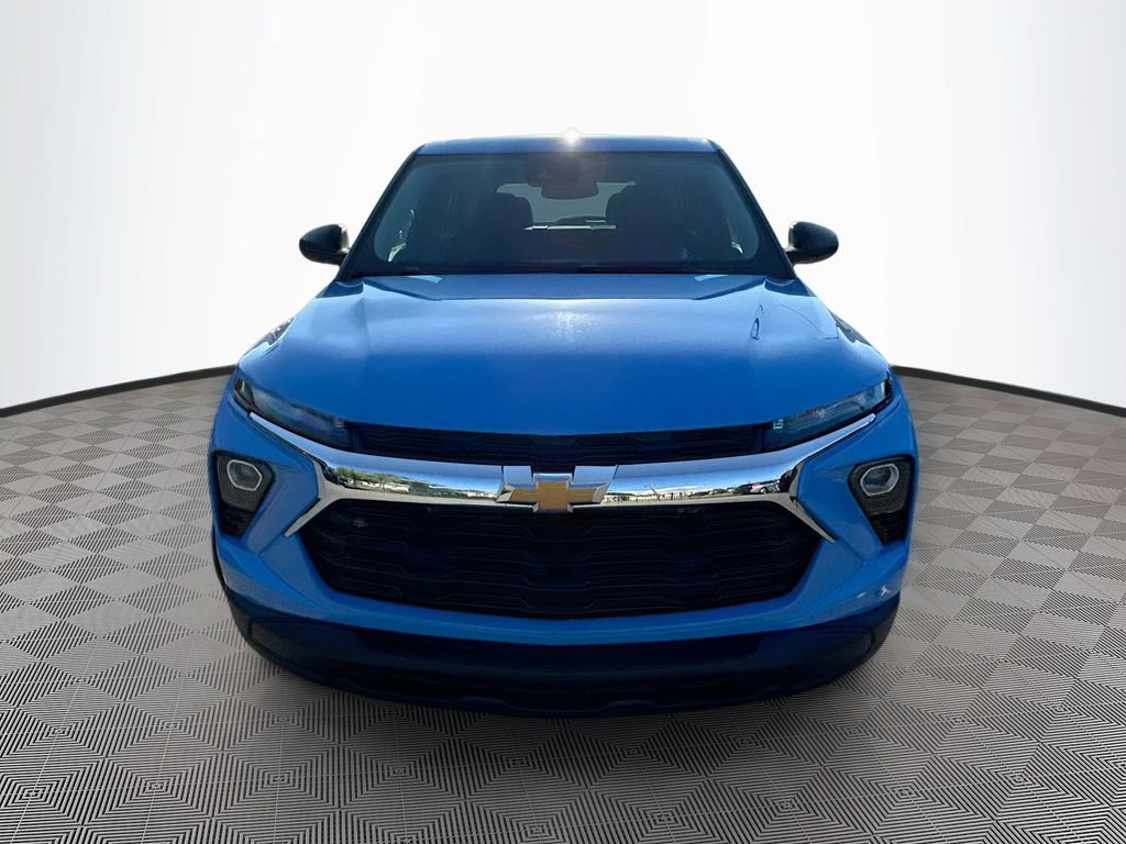 2024 Chevrolet Trailblazer LS photo 2